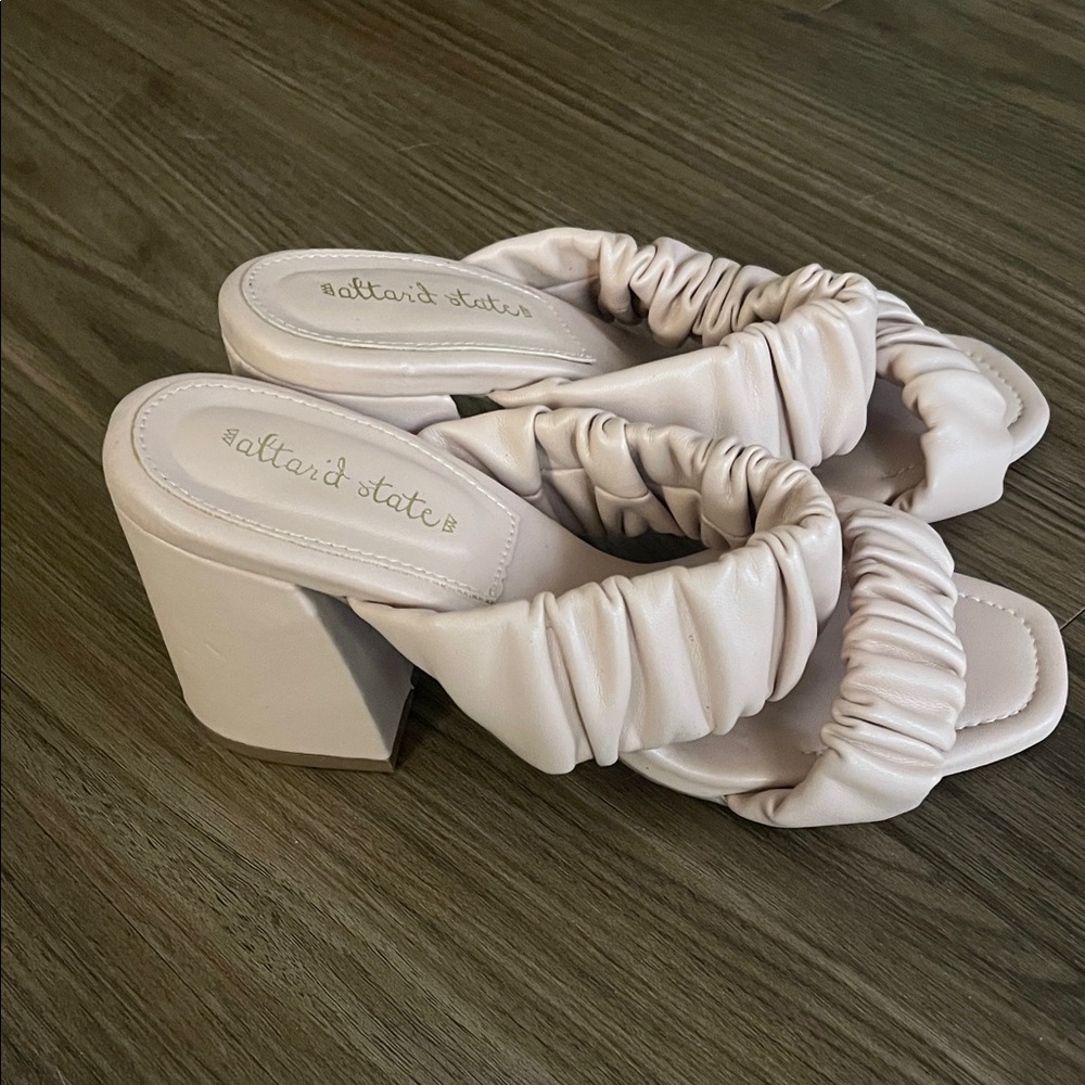 Altar'd State Women's Cream Ruched Mules